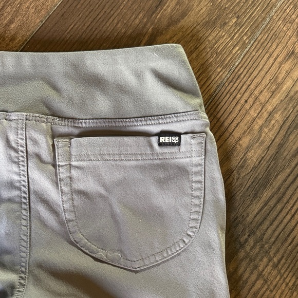 REI Girls Gray Athletic Bottoms, Size 8 - Picture 4 of 6